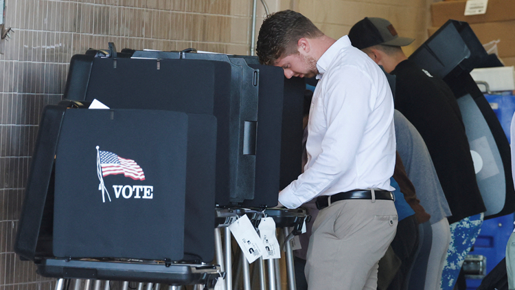 美國中期選舉開始投票 經濟係選民最關心問題