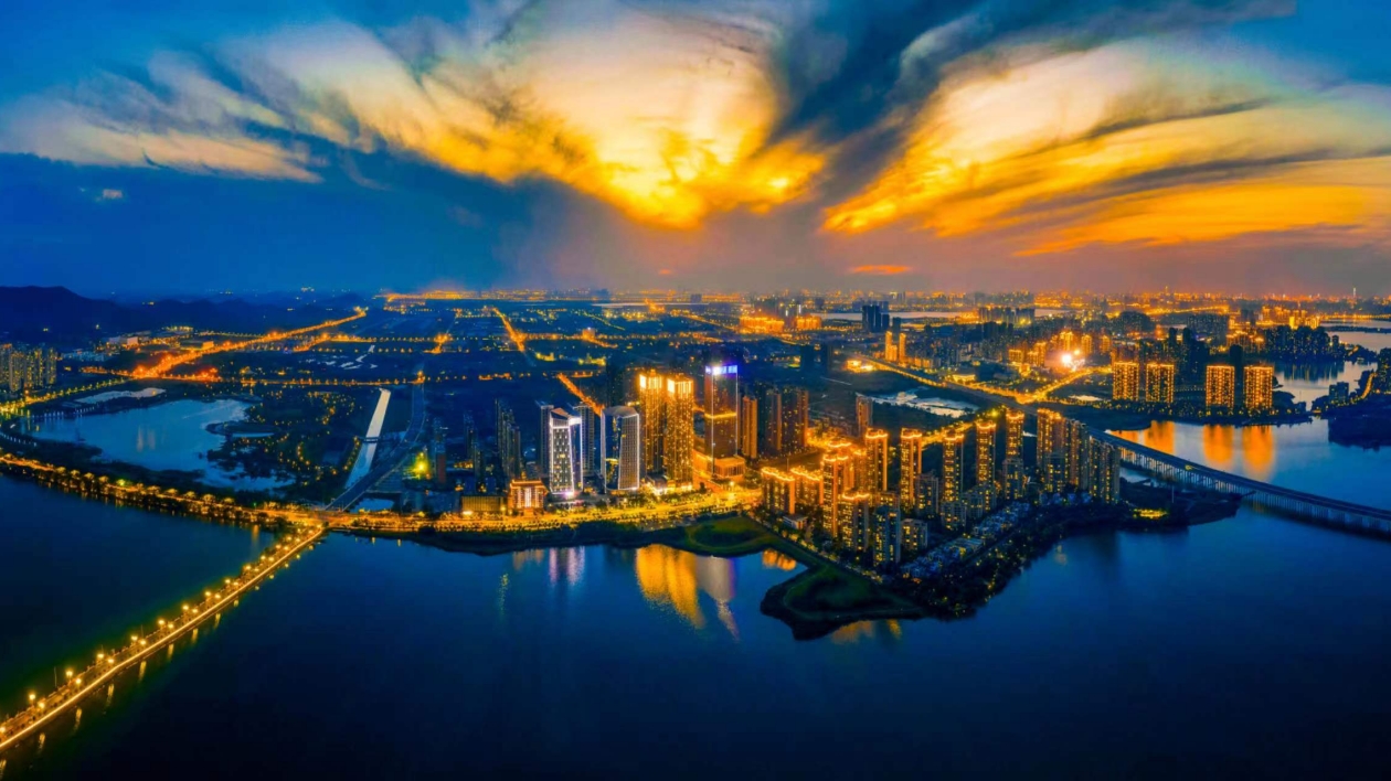 用詩情書寫大美江夏