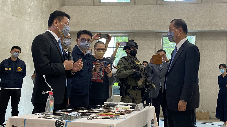 台灣警方破獲詐騙囚禁案 嫌犯持電擊棒施暴求職者