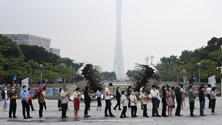 廣東16日新增本土確診病例307例 本土無症狀感染者8576例