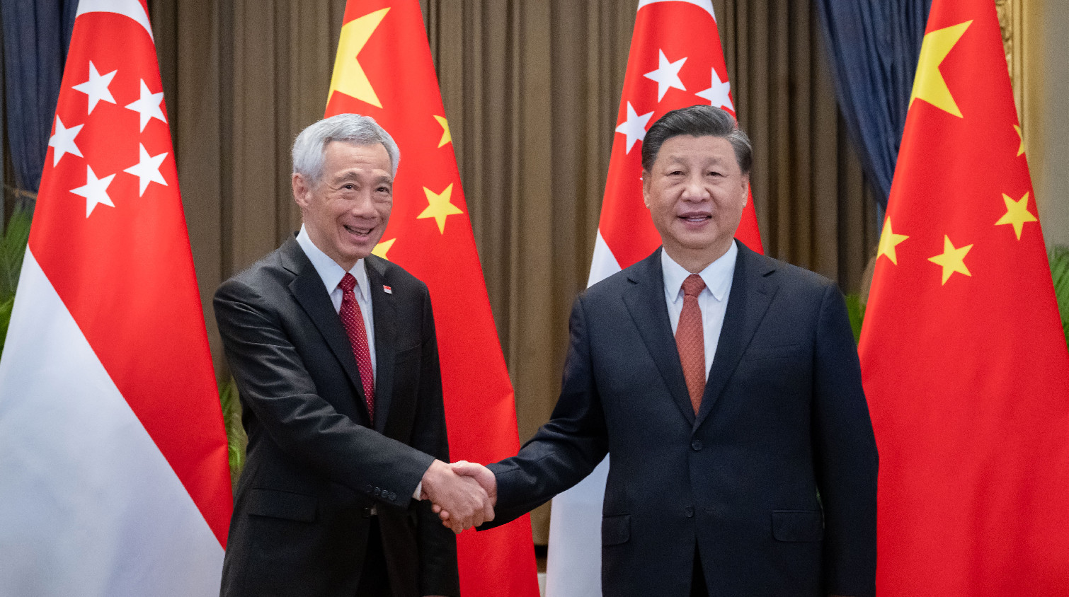 習近平會見新加坡總理李顯龍