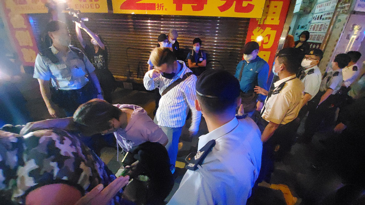 警方港九多區搗破6個非法賭場 拘捕79名男女