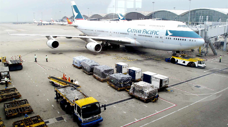 國泰航空：10月日均載客量逾1萬人次 按月升近48%