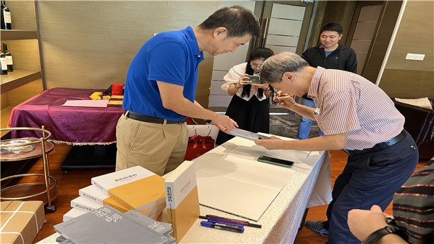 數學老師出詩集，田國生《花期崢嶸》新書發布