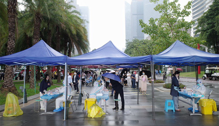 內地23日新增本土確診病例3927例、本土無症狀感染者27517例