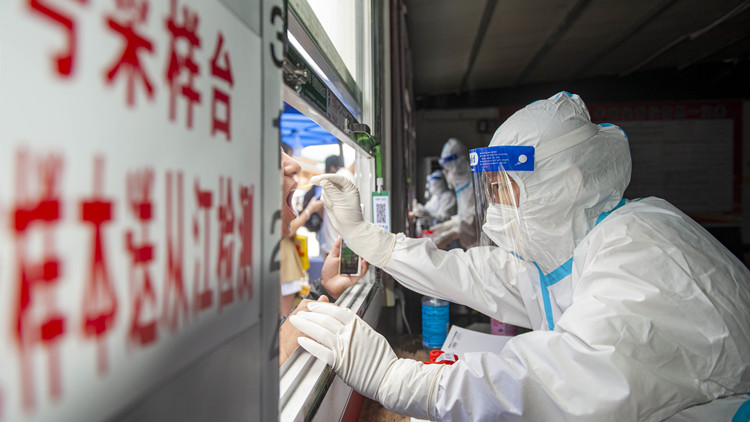 內地25日新增確診病例3474例 本土病例3405例