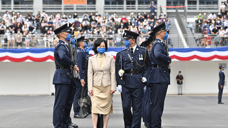 葉劉淑儀檢閱警察學院結業會操 勉勵學員以敬業樂業精神做實事