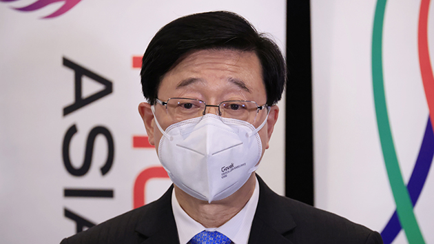 李家超連續兩日快測陰性 今早轉藍碼返辦公室