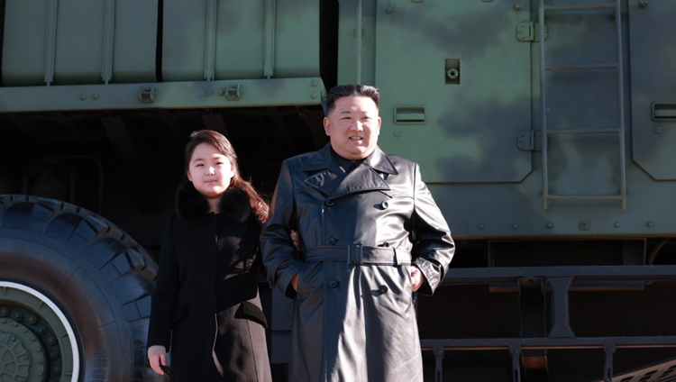 圖集丨金正恩女兒亮相 父女餅印勁似樣