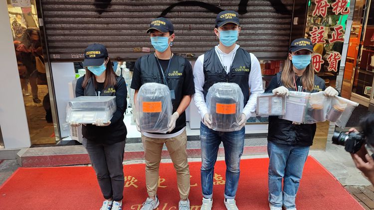 銅鑼灣不良藥店以錢當斤銷售中藥材 海關拘捕3名店員