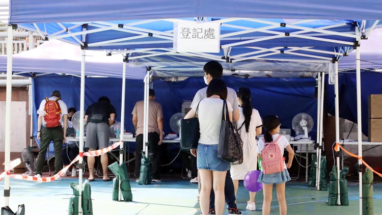 政府突擊抽查秦石邨石晶樓 5人違強檢令需接受檢測