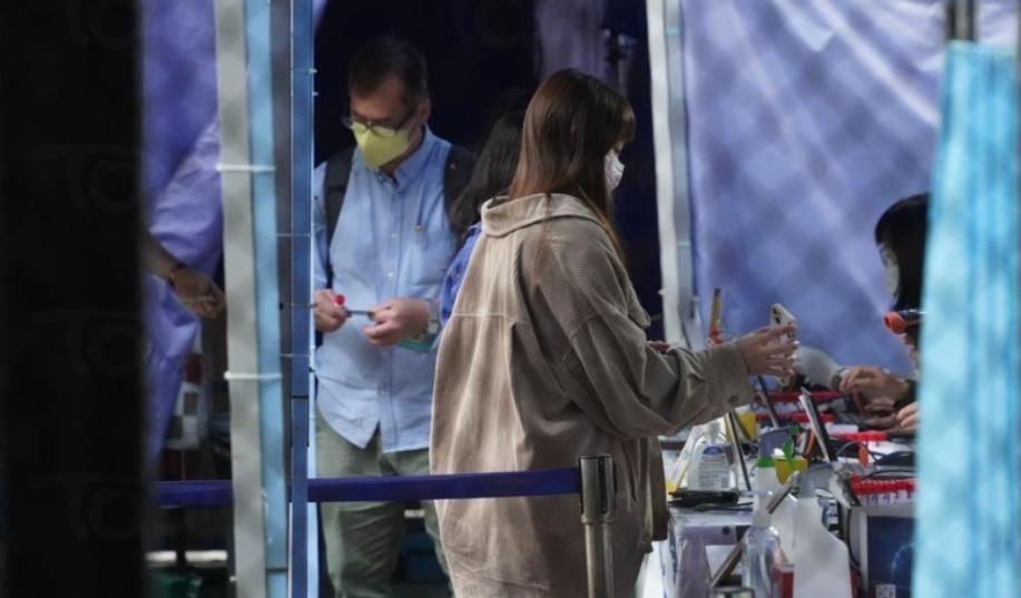 將軍澳南豐廣場6座9人違反強檢公告 5人罰款1萬元