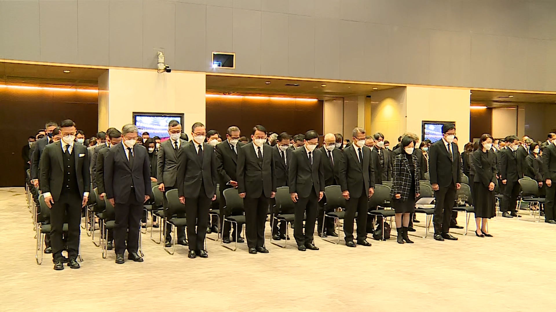 行政長官及多名司局長於政總參與默哀 本港各界悼念前國家主席江澤民