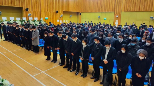 新界各區市民觀看追悼大會直播 緬懷前國家主席江澤民