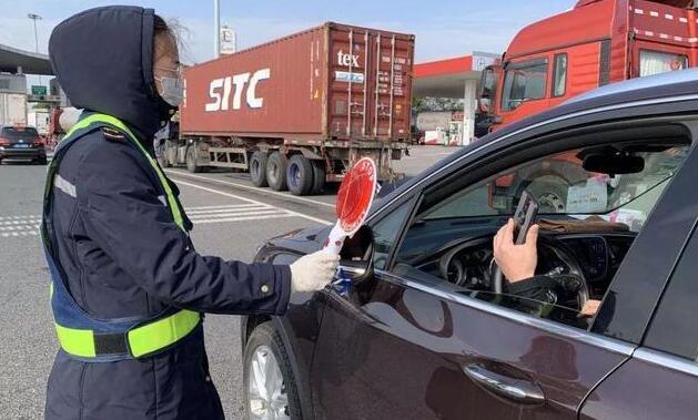 國務院：全面取消各地設立的公路、航道、船閘防疫檢查點