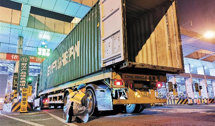 經深圳口岸出入境粵港跨境貨車運輸全面提效  實施「點對點」運輸模式