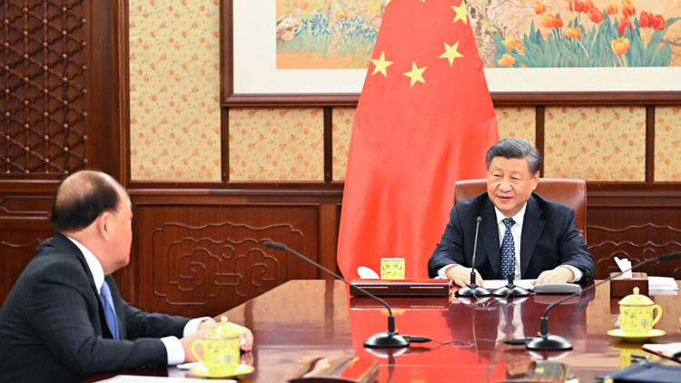 習近平會見來京述職的賀一誠