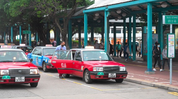 25個的士團體擬再申請加價 市區的士落旗增至32元