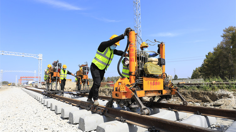 鶴崗鐵路今日正式通車 哈爾濱至鶴崗3.5小時直達