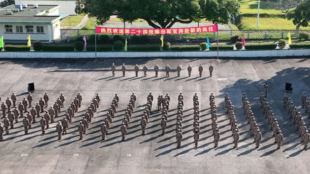 解放軍駐港部隊第24批部分軍官輪換離港