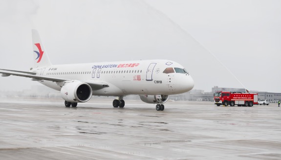 全球首架C919驗證飛行首次抵達成都天府機場　