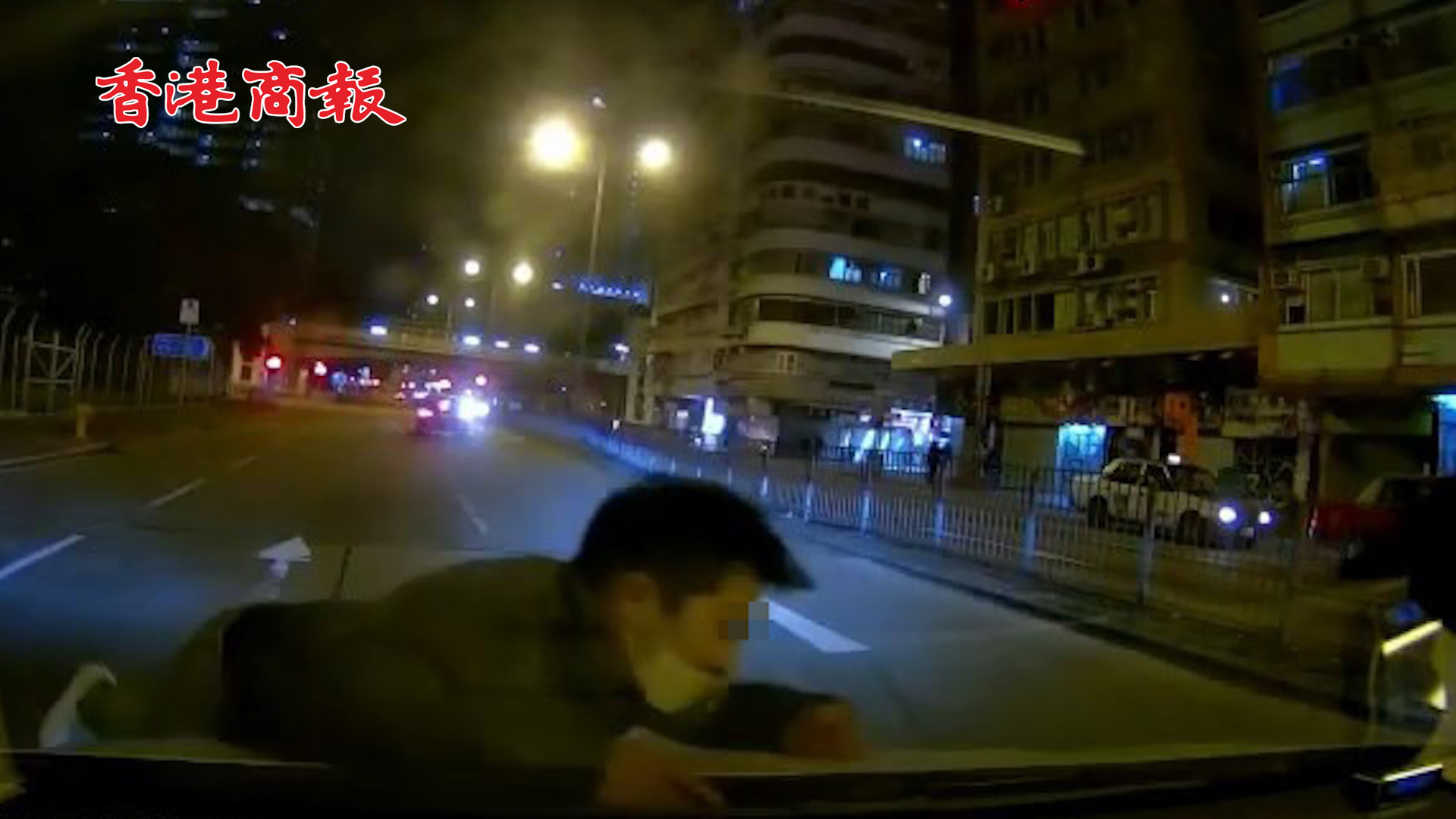 有片丨旺角男子飛撲式「碰瓷」 碌地自轉77圈後起身離去