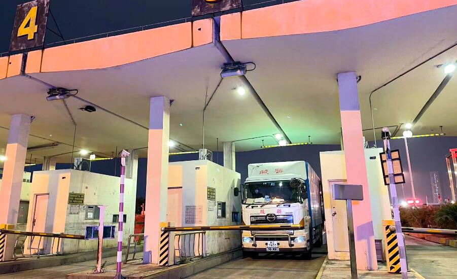 跨境貨車恢復「點對點」運輸 入境直接前往作業地 深海關服務深港跨境貨車通關再提速