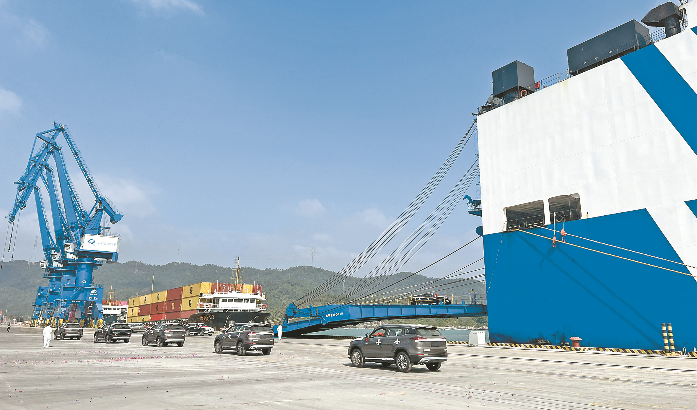 港口吞吐量創新高 汽車滾裝外貿首航  深圳加快國際物流中心建設