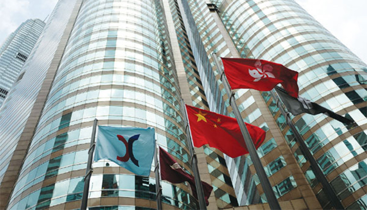 【午市焦點】港股上午先升600點後回吐