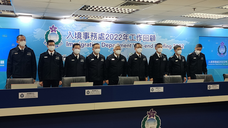 入境處：去年總岀入境約530萬人次 按年升1.7倍