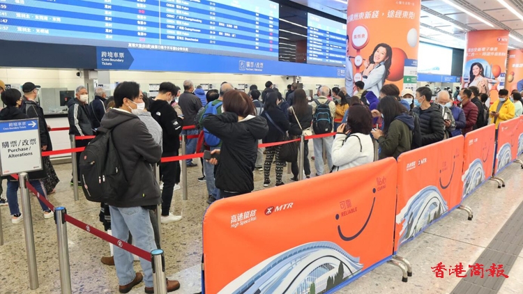 高鐵車票增4000張 市民趕及回鄉過年