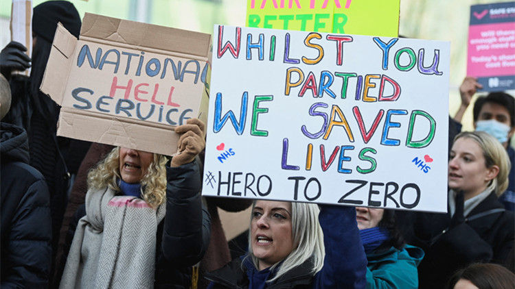 英護士再次罷工 稱病患正在「不必要地死亡」