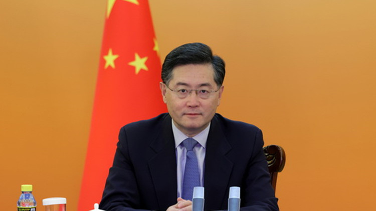 秦剛同阿富汗臨時政府代理外長穆塔基通電話