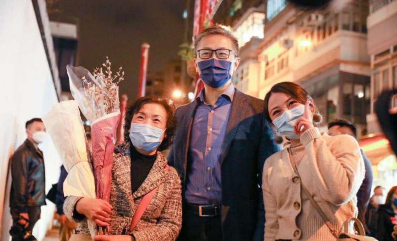 蕭澤頤年卅晚巡視多區  感謝同袍恪盡職守