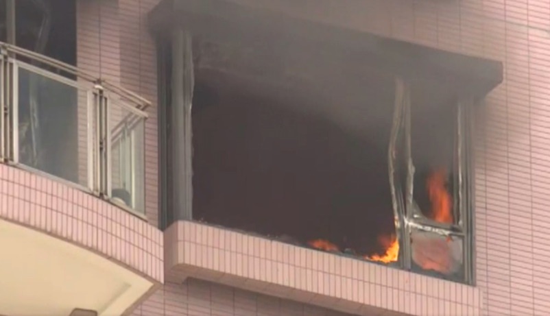 【羅便臣道三級火】六旬漢仍危殆 消防隊長情況穩定