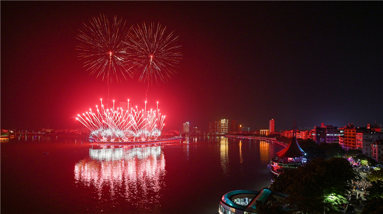 超燃！粵開平春節煙花無人機匯演精彩呈現