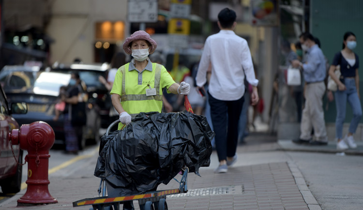 謝展寰：冀今年如期推行垃圾徵費 將重新招標垃圾袋製造商