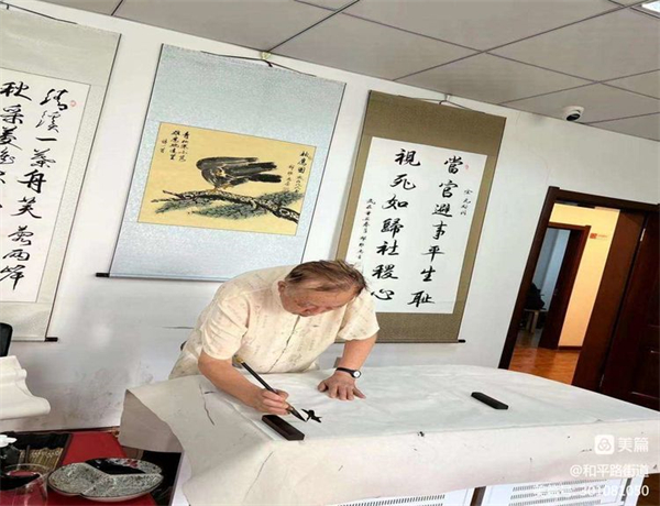 哈市香坊區和平路街道開展「鄰里書畫展風采，筆墨蘊情獻真情」書畫展