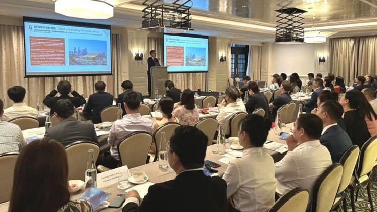 前海開年組團赴新加坡招商