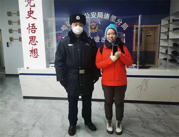 哈爾濱中央大街景美「警」暖 遊客頻頻點讚