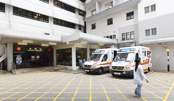 香港仔的士撼貨車車尾 2人受傷送院