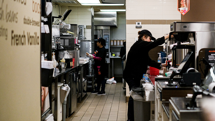 美國1月失業率降至3.4% 非農就業人數新增51.7萬