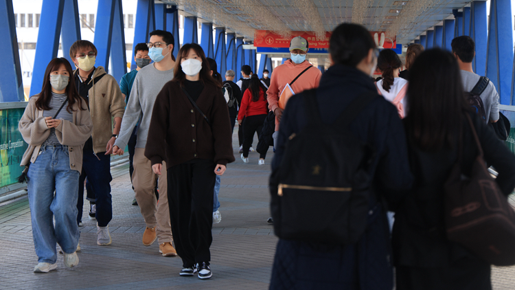 李家超：冬季流感高峰期後考慮取消「口罩令」