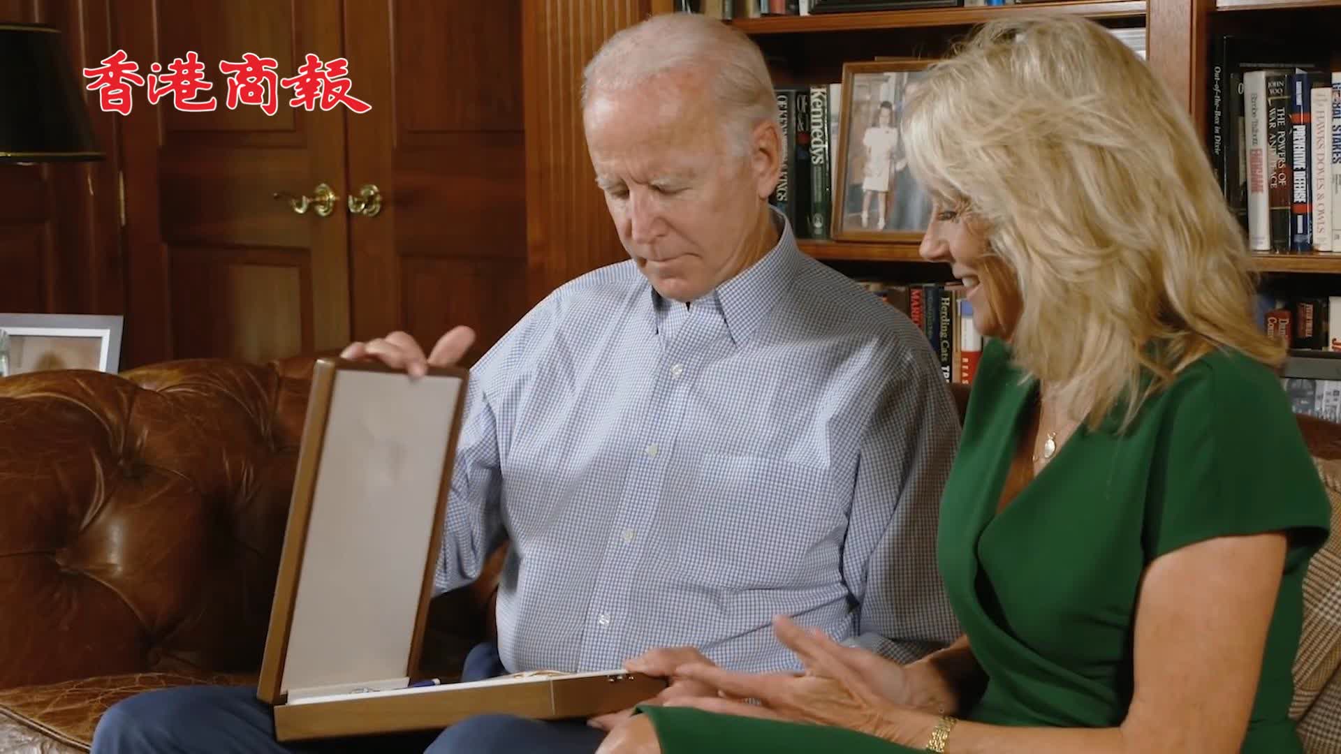 有片 | 拜登情人節曬圖秀恩愛 網友提醒看「第一夫人」與「第二先生」親吻照