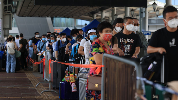 深圳市增加32個智能簽注服務點 在警務室就能自助辦理港澳簽注