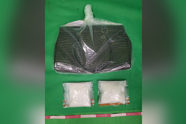 海關機場檢獲44萬元冰毒 拘捕27歲入境女子明日提堂