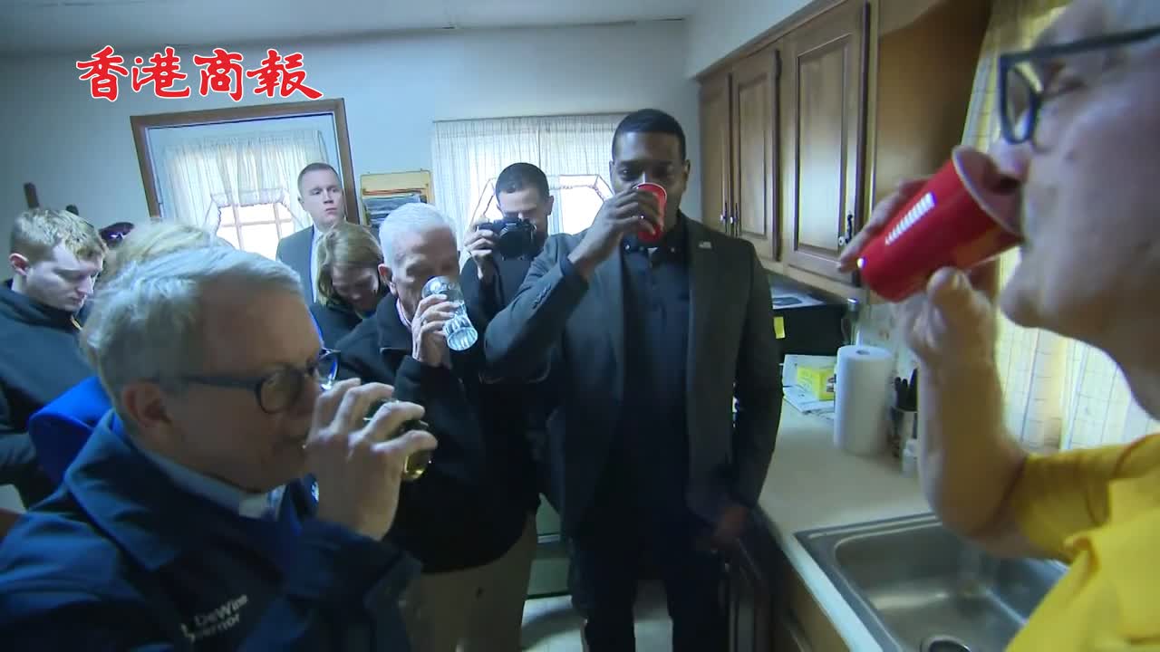 有片 | 美脫軌火車洩漏污染環境 官員飲用當地水試圖證明安全