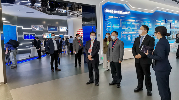 香港傳媒高層訪粵｜參訪團東莞考察松山湖科學城及機器人基地