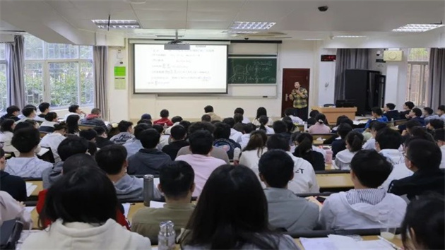 「乙類乙管」後迎來高校開學季 專家呼籲每個個體仍需做好防護