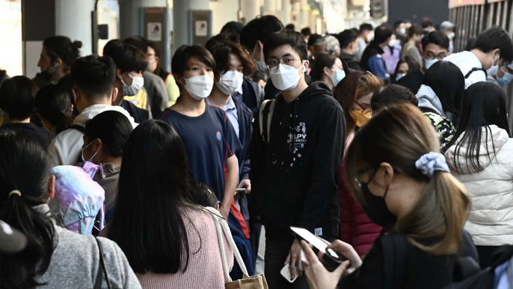 有片｜【街採】三年終除低口罩 市民：心情很輕鬆 囤多兩支口紅